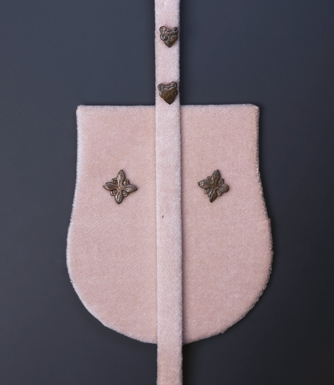 Tiszavasvári-Nagy-Gyepáros 16. sír veretes tarsoly